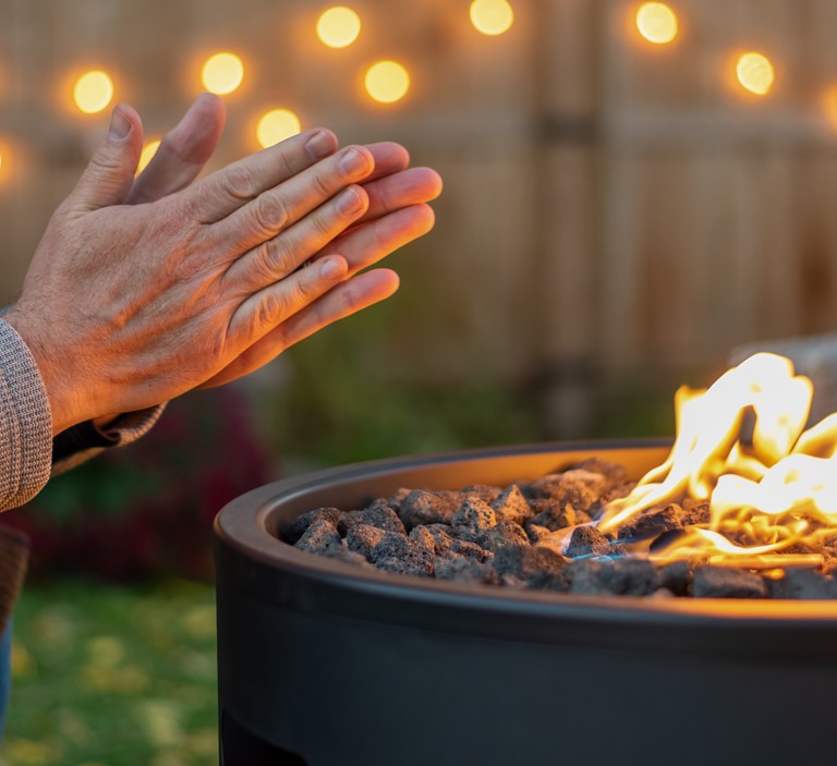 How To Build A Smokeless Campfire: Expert Tips for a Clean Outdoor Experience